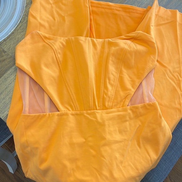 NWT Brand new Leighton midi dress in gorgeous clementine with mesh. - Picture 4 of 5